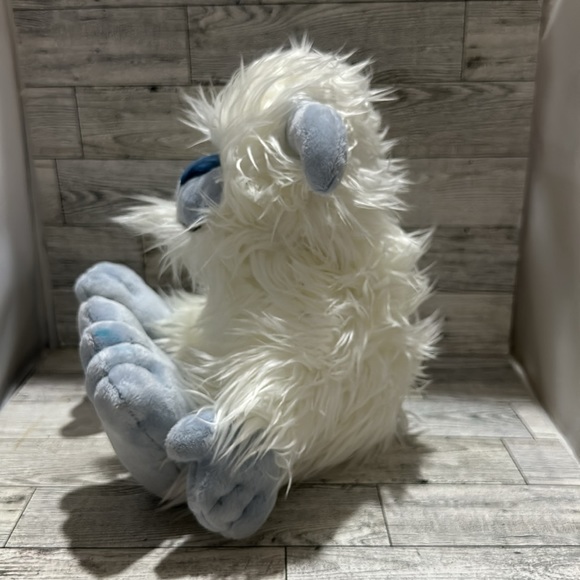 Aurora white yeti plush - Picture 4 of 7